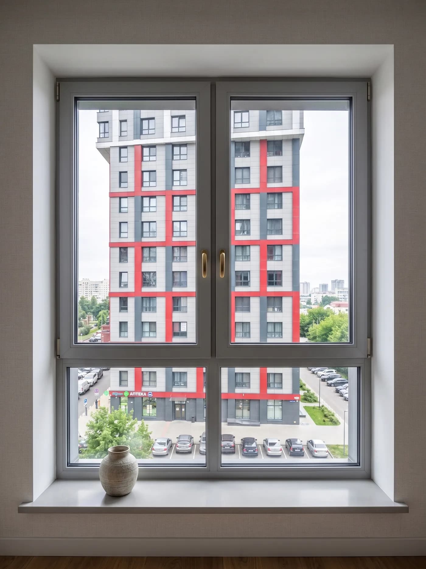 Москва: высокие окна на Rehau Intelio 80