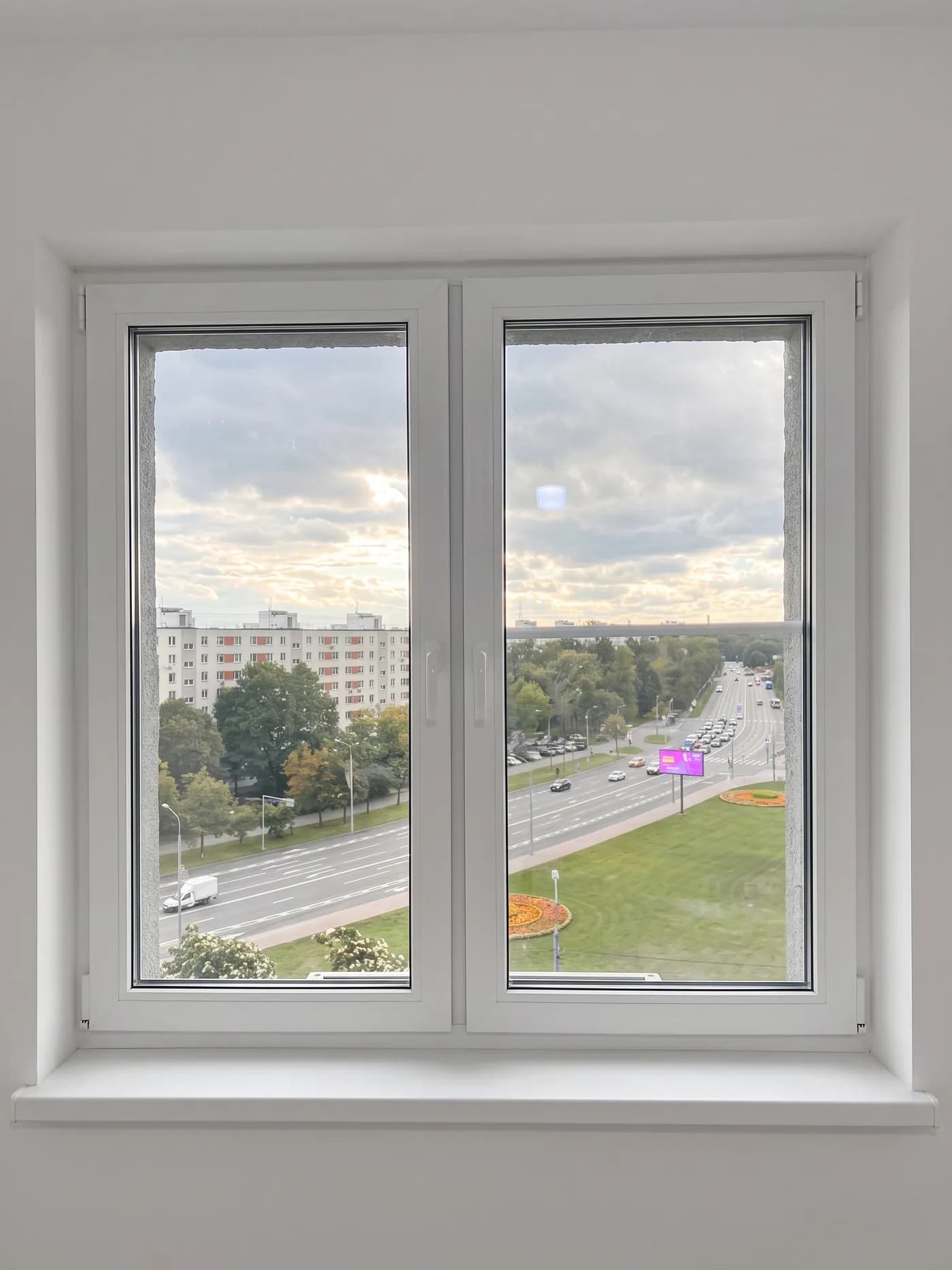 Москва: два эркерных балкона на Rehau Delight